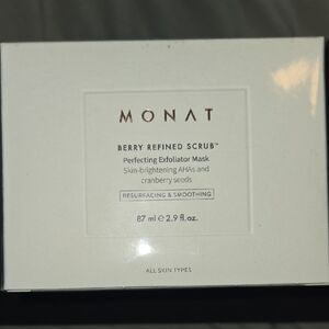 Monat Berry Refined Scrub - White